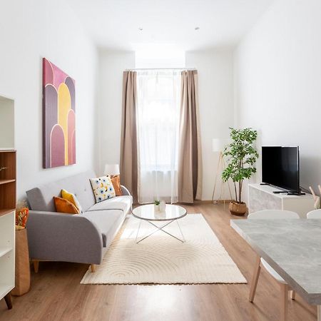 Cozy & Pleasant Homes In The Heart Of Budapest Exterior photo