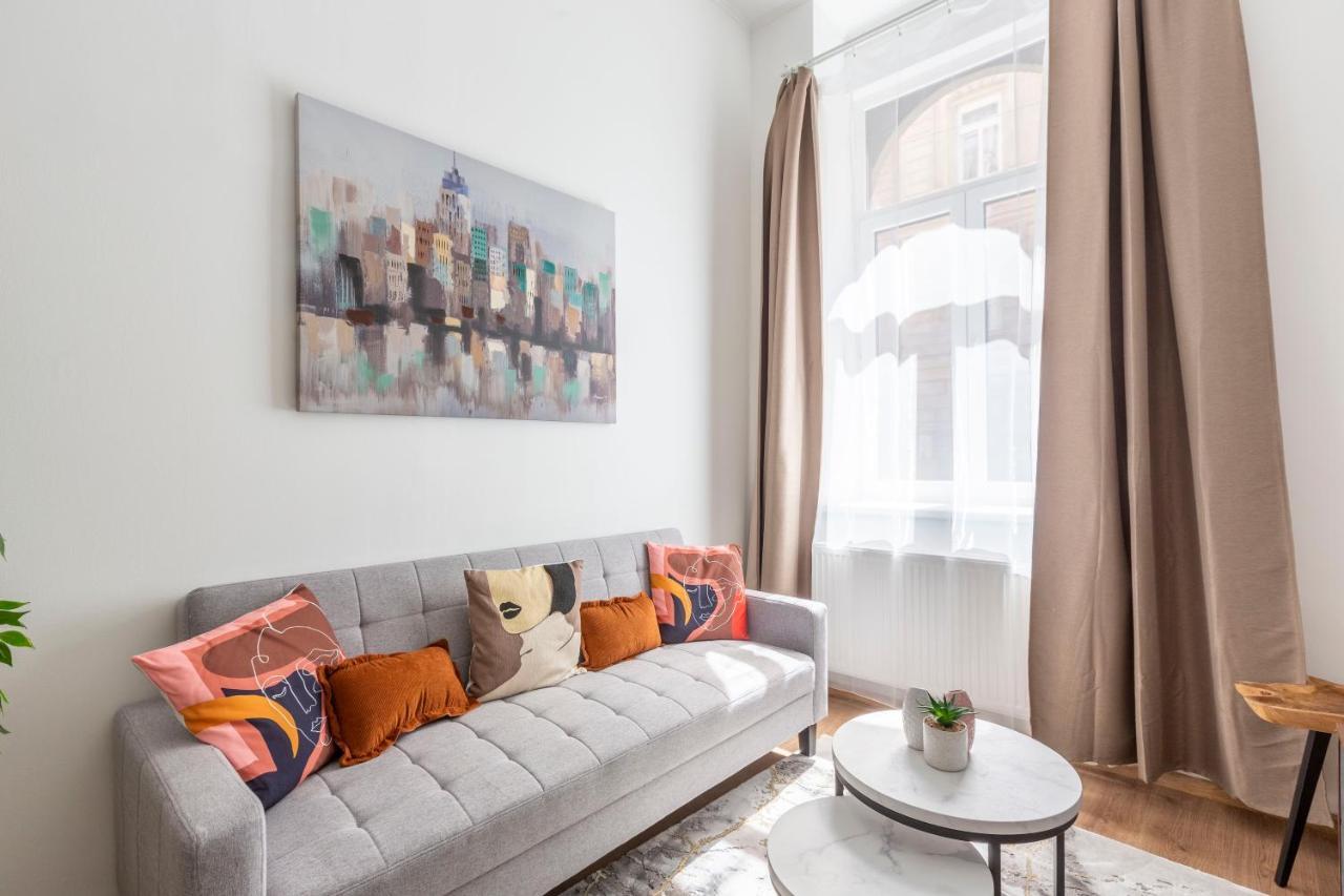 Cozy & Pleasant Homes In The Heart Of Budapest Exterior photo