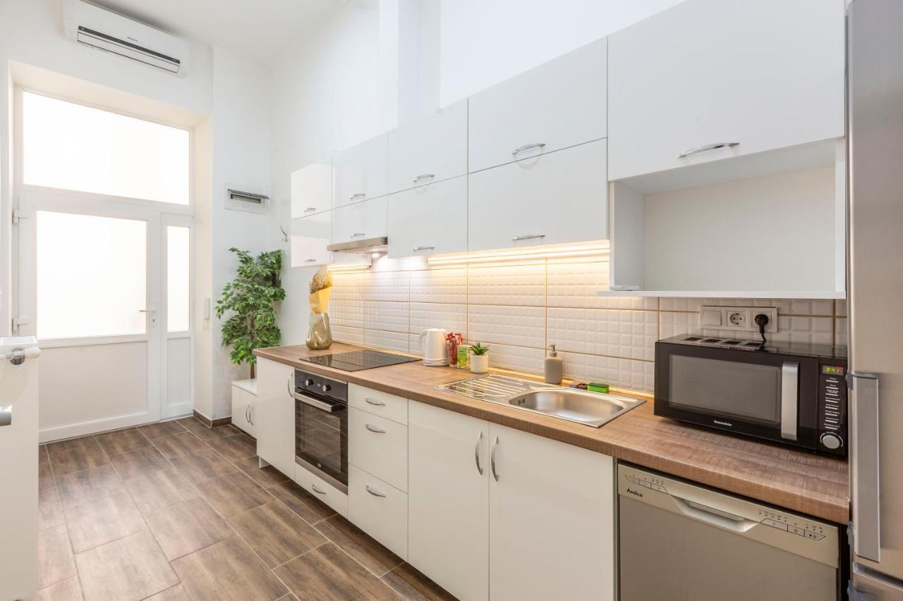 Cozy & Pleasant Homes In The Heart Of Budapest Exterior photo