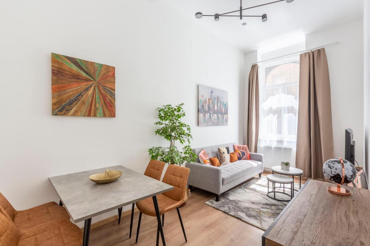 Cozy & Pleasant Homes In The Heart Of Budapest Exterior photo
