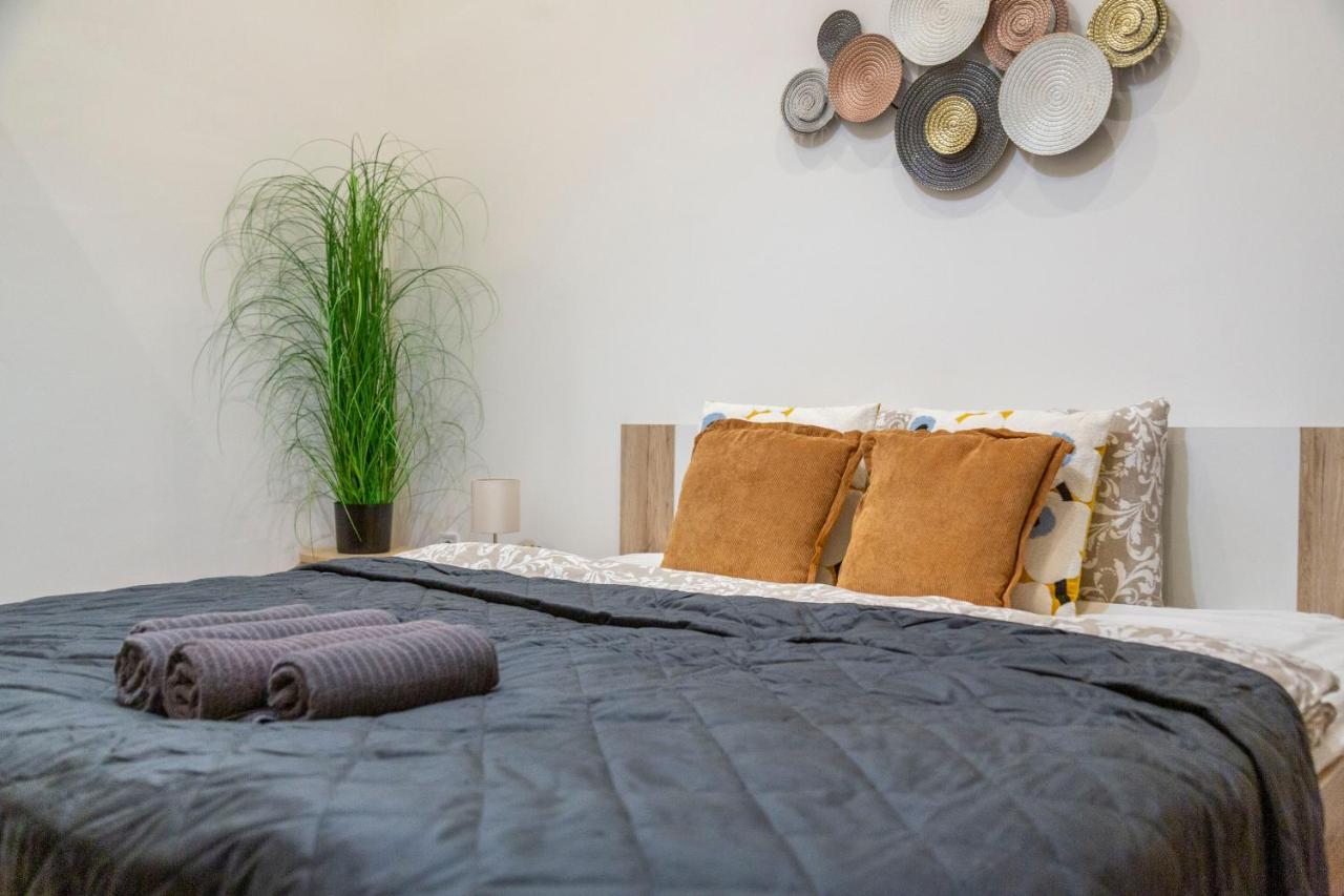 Cozy & Pleasant Homes In The Heart Of Budapest Exterior photo