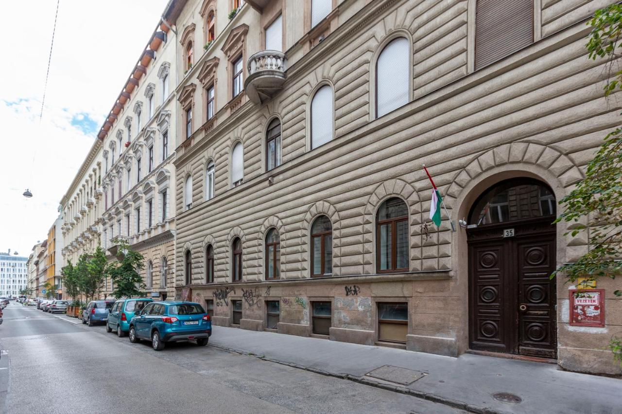 Cozy & Pleasant Homes In The Heart Of Budapest Exterior photo